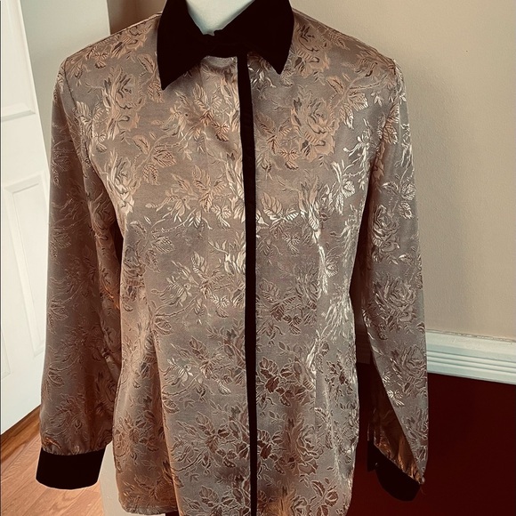 Vintage Susan Hutton gold floral blouse with black velour trim on collar/cuffs - Picture 2 of 6